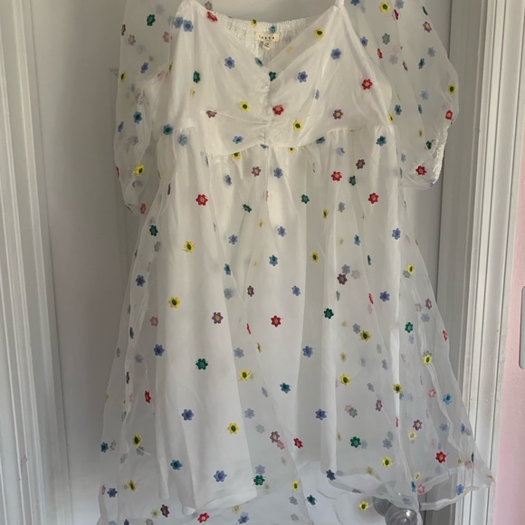 WHITE FLOWER DRESS - Picture 2 of 3